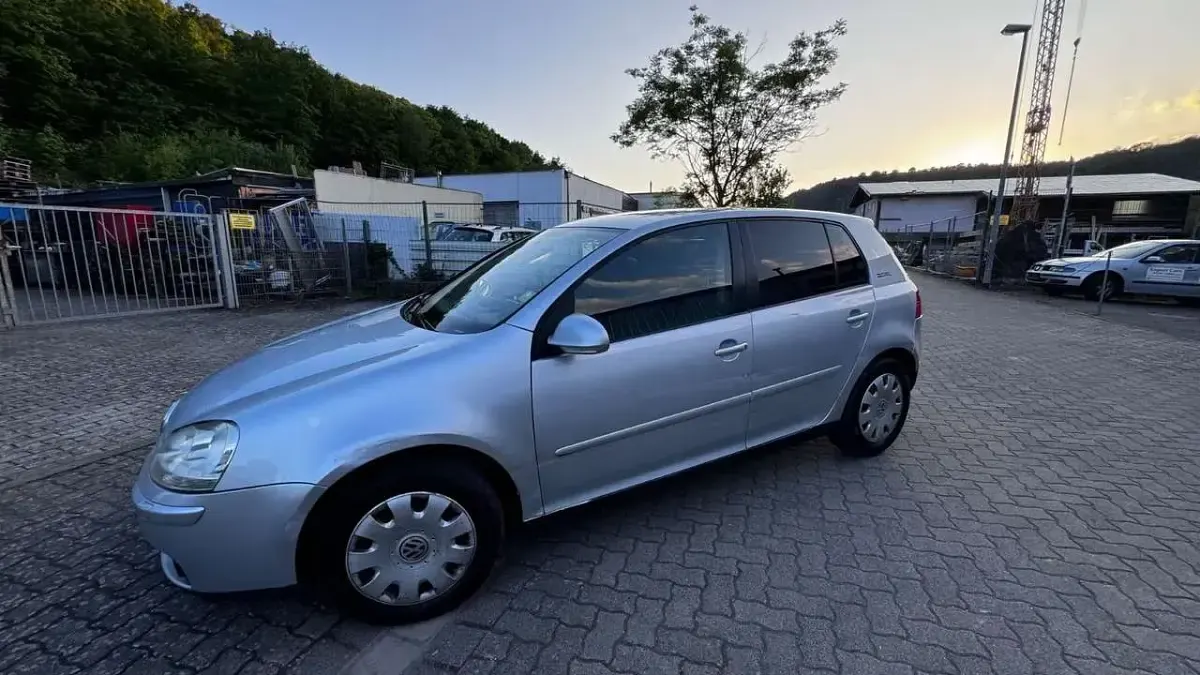 Gebraucht VW Golf IV 105 PS (77 kW) 2006 Reflexsilber metallic Limousine
