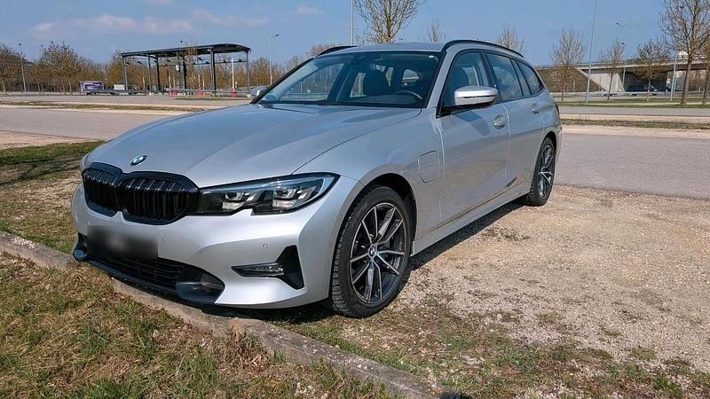 Gebraucht BMW 330e Shadowline 292 PS (214 kW) 2020 Silber Kombi