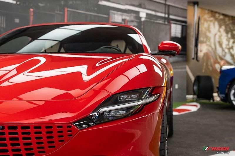 Gebraucht Ferrari Roma 620 PS (456 kW) 2024 Rot Cabrio