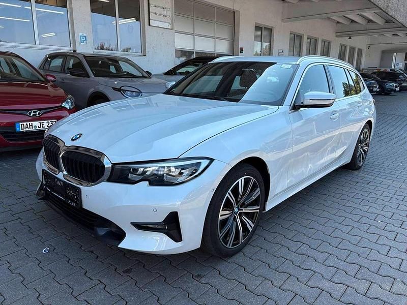 Weiß Gebraucht 2020 BMW 320 Sport Line Kombi | 27.900 € (Fairer Preis) - Bild 1/4