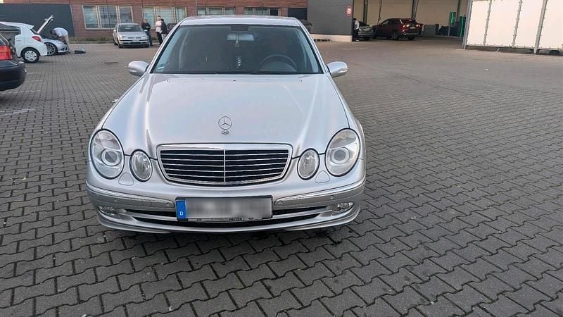 Gebraucht Mercedes E240 177 PS (130 kW) 2004 Grau Limousine