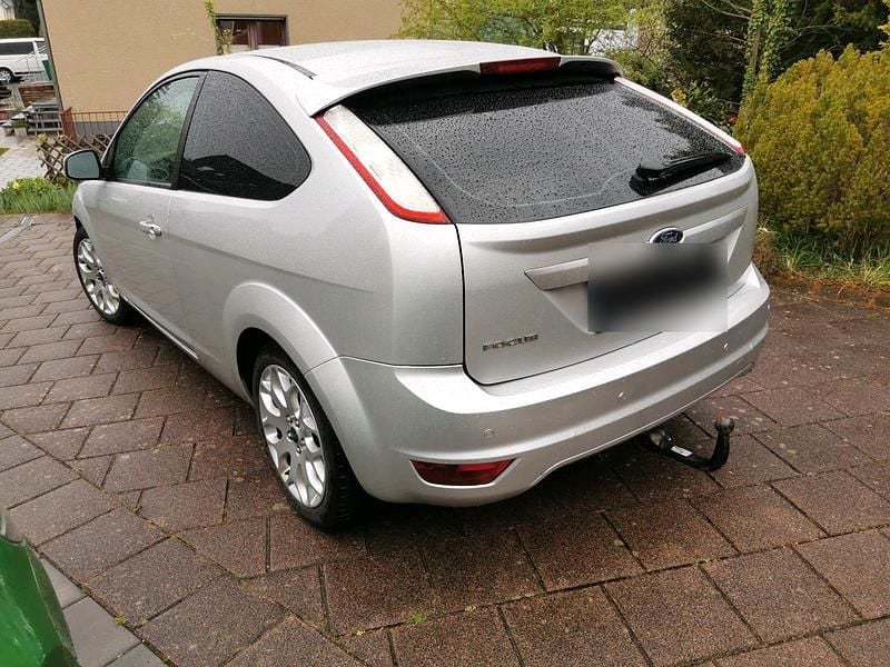 Gebraucht Ford Focus 116 PS (85 kW) 2009 Silber Limousine