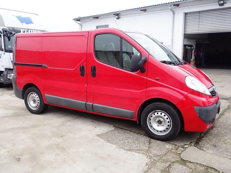 Gebraucht Opel Vivaro 145 PS (106 kW) 2008 Rot Van / Kleinbus