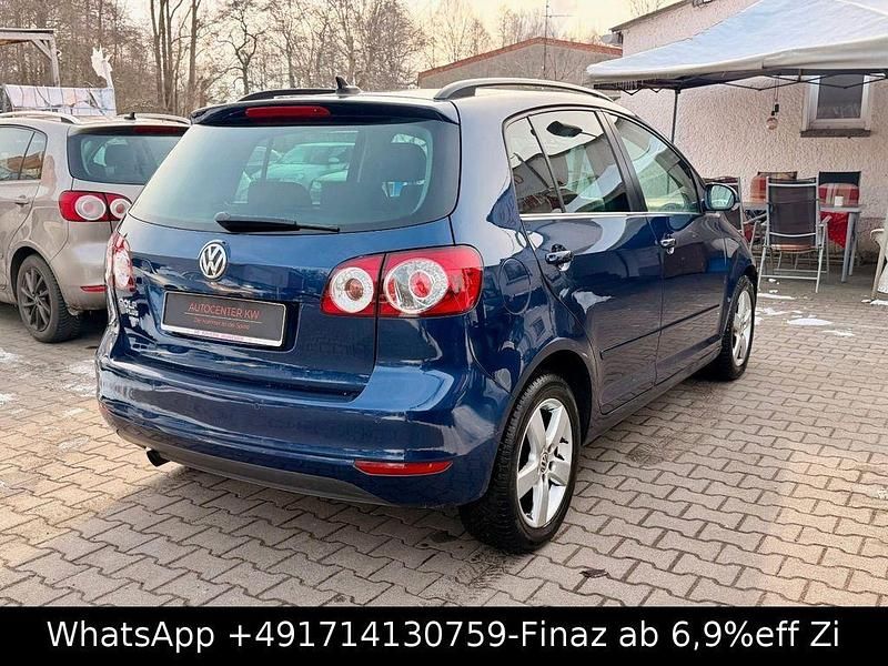 Gebraucht VW Golf VI Team 105 PS (77 kW) 2011 Blau Kleinwagen