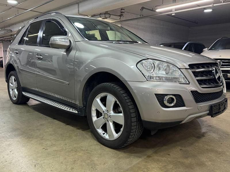 Gebraucht Mercedes ML320 224 PS (164 kW) 2009 Silber SUV