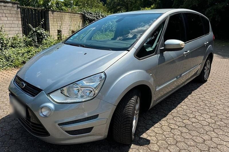 Gebraucht Ford S-MAX Titanium 140 PS (102 kW) 2014 Grau Van / Kleinbus