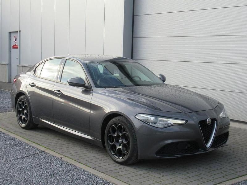 Grau Gebraucht 2020 Alfa Romeo Giulia Limousine | 15.718 € (Fairer Preis) - Bild 1/4