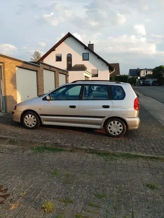 Gebraucht Mitsubishi Space Star 111 PS (81 kW) 2003 Silber Van / Kleinbus