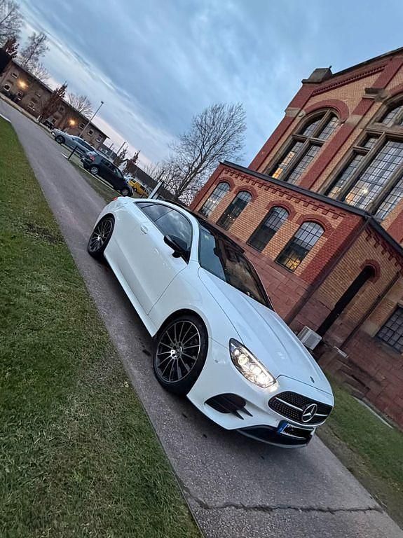 Weiß Gebraucht 2021 Mercedes E220 Coupé | 40.700 € (Fairer Preis) - Bild 1/4