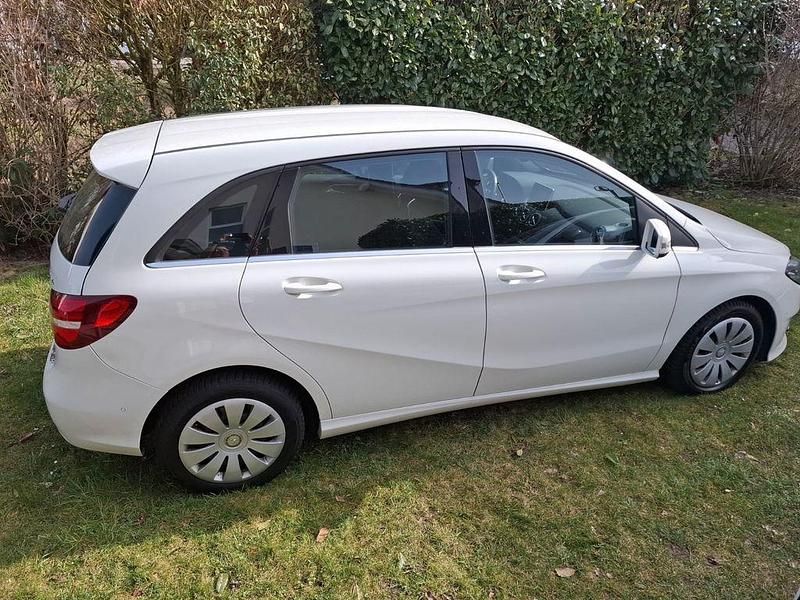 Gebraucht Mercedes B220 184 PS (135 kW) 2017 Weiß Van / Kleinbus