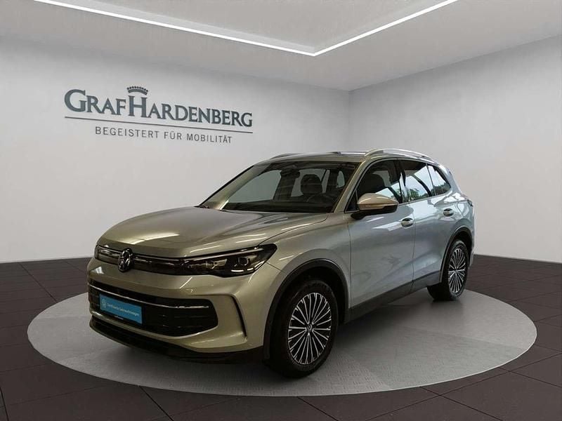 Silber Gebraucht 2024 VW Tiguan Life SUV | 35.910 € (Fairer Preis) - Bild 1/4
