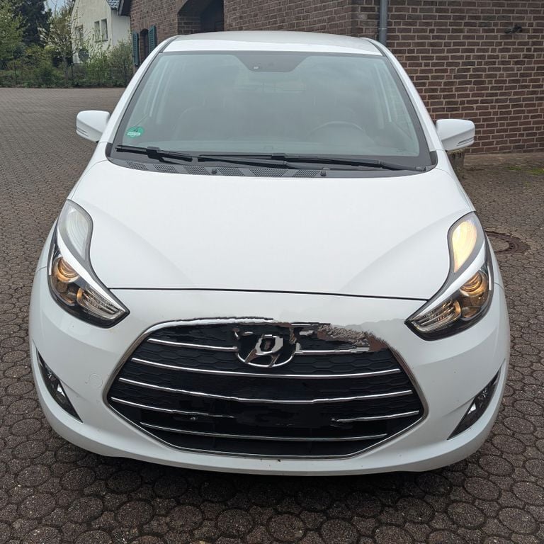 Weiß Gebraucht 2018 Hyundai ix20 Space Van / Kleinbus | 12.999 € (Etwas zu teuer) - Bild 1/4