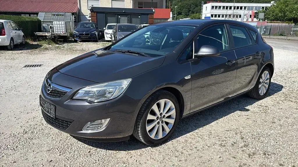 Gebraucht Opel Astra Edition 116 PS (85 kW) 2011 Grau Limousine