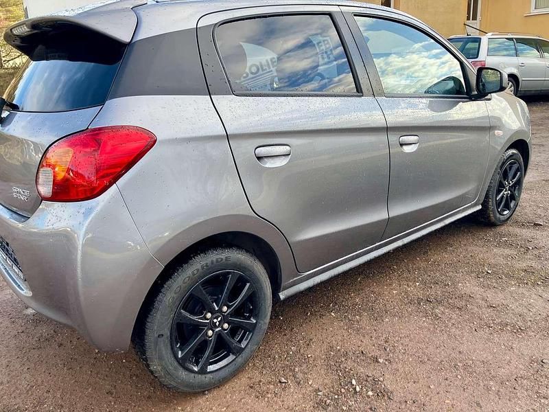 Gebraucht Mitsubishi Space Star Diamant Edition 80 PS (58 kW) 2015 Platinumgrau (m) Kleinwagen