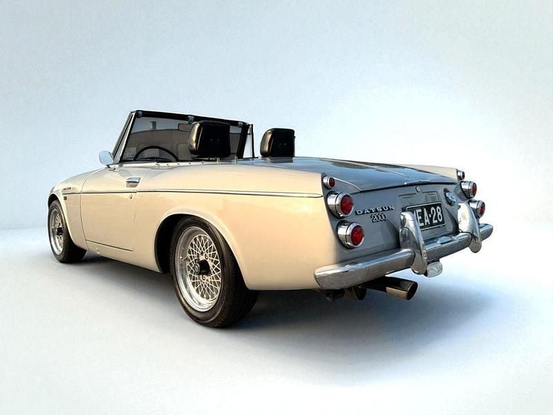 Silber Gebraucht 1969 Datsun 2000 Cabrio | 29.850 € - Bild 1/4