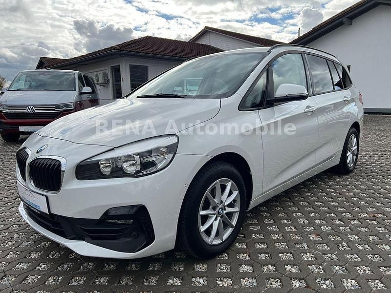 Weiß Gebraucht 2020 BMW 216 Gran Tourer Sport Line Van / Kleinbus | 15.990 € (Etwas zu teuer) - Bild 1/4
