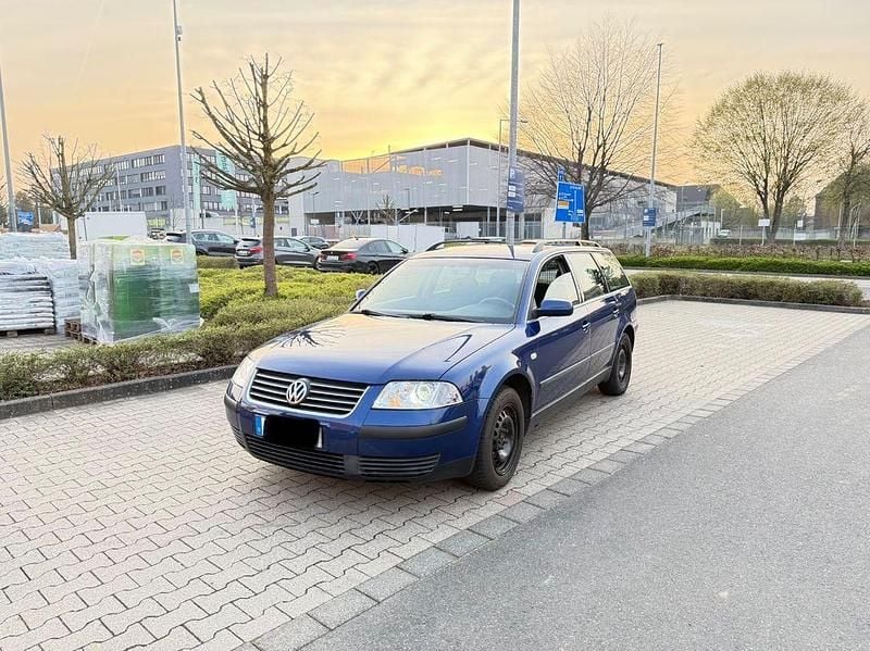 Gebraucht VW Passat Basis 116 PS (85 kW) 2001 Blau Kombi