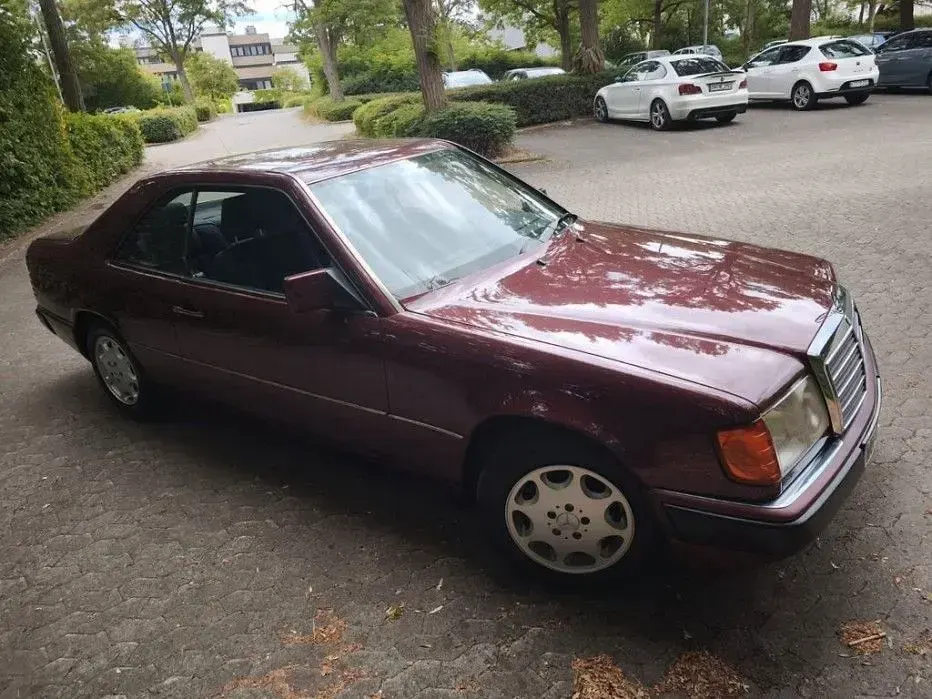 Gebraucht Mercedes 230 132 PS (97 kW) 1986 Rot Coupé