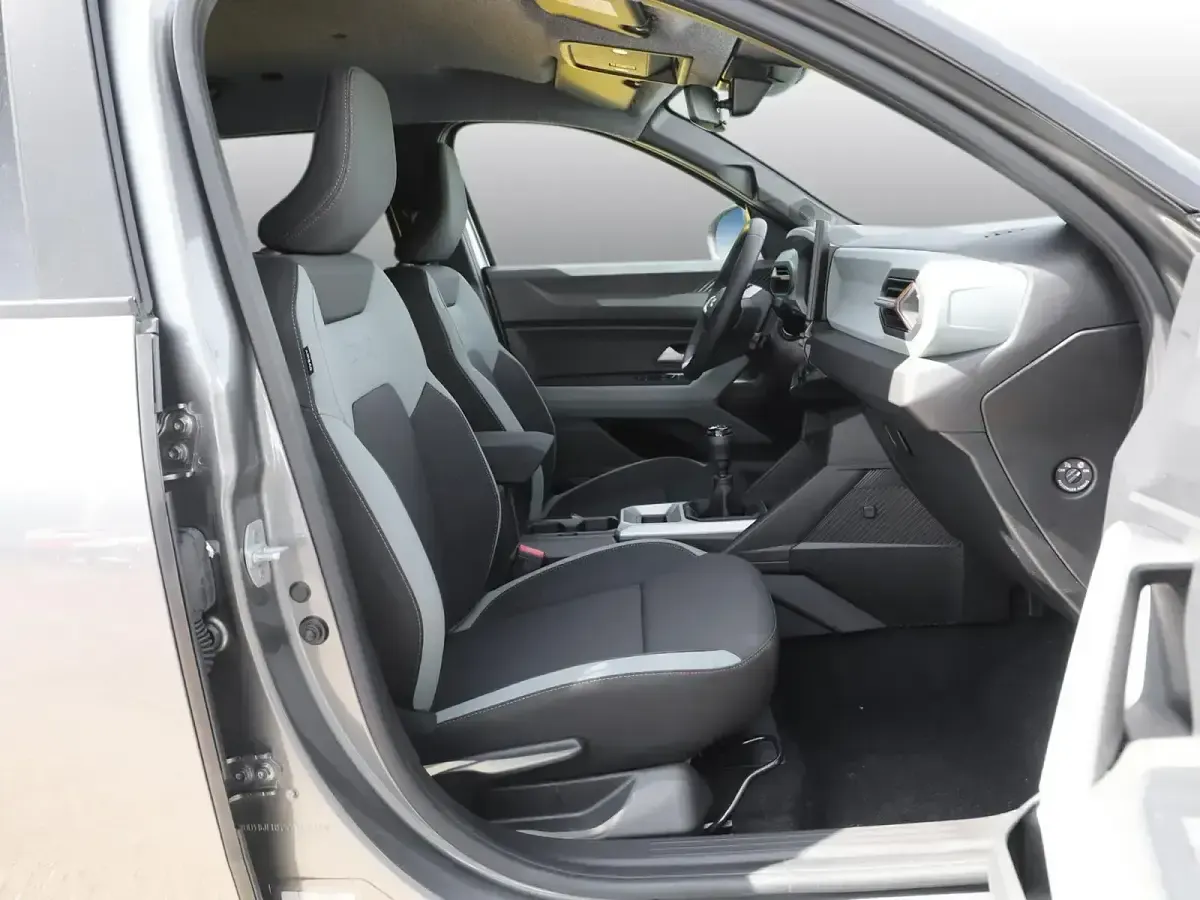 Neu Dacia Bigster Extreme 140 PS (102 kW) 2026 Grau SUV