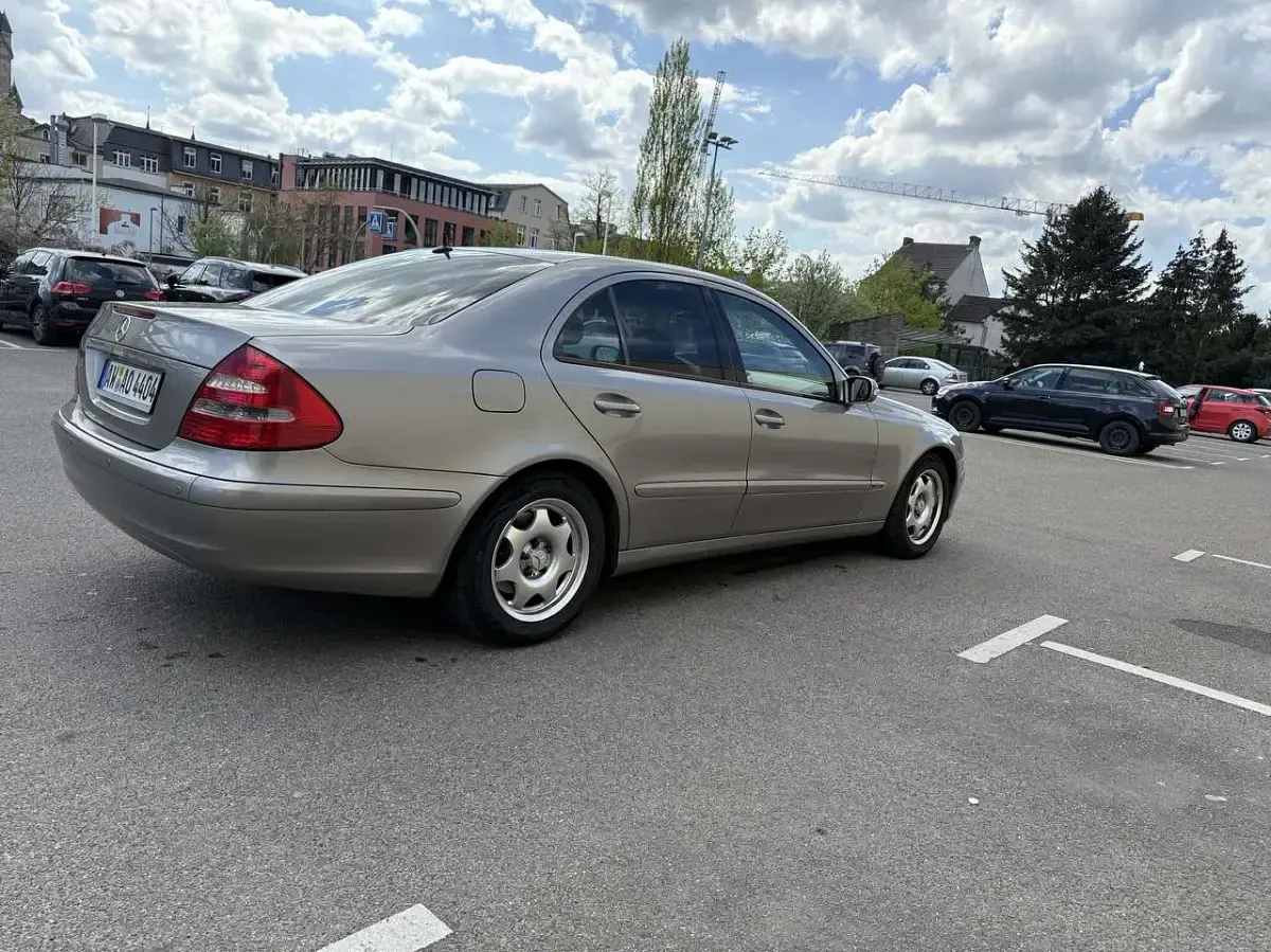 Gebraucht Mercedes E200 Classic 122 PS (89 kW) 2004 Limousine