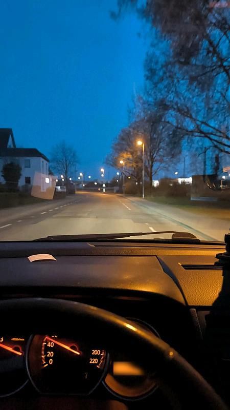 Gebraucht Nissan Tiida 110 PS (80 kW) 2009 Silber Kleinwagen