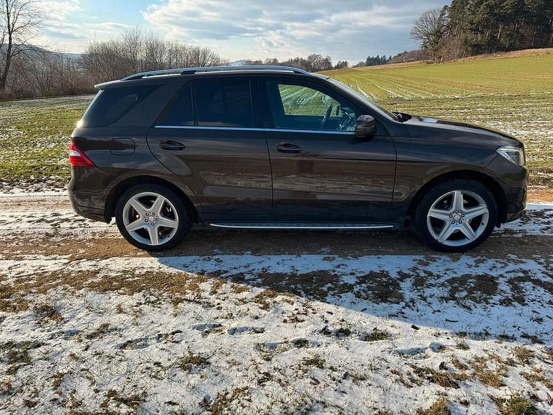 Gebraucht Mercedes ML350 258 PS (189 kW) 2013 Braun SUV