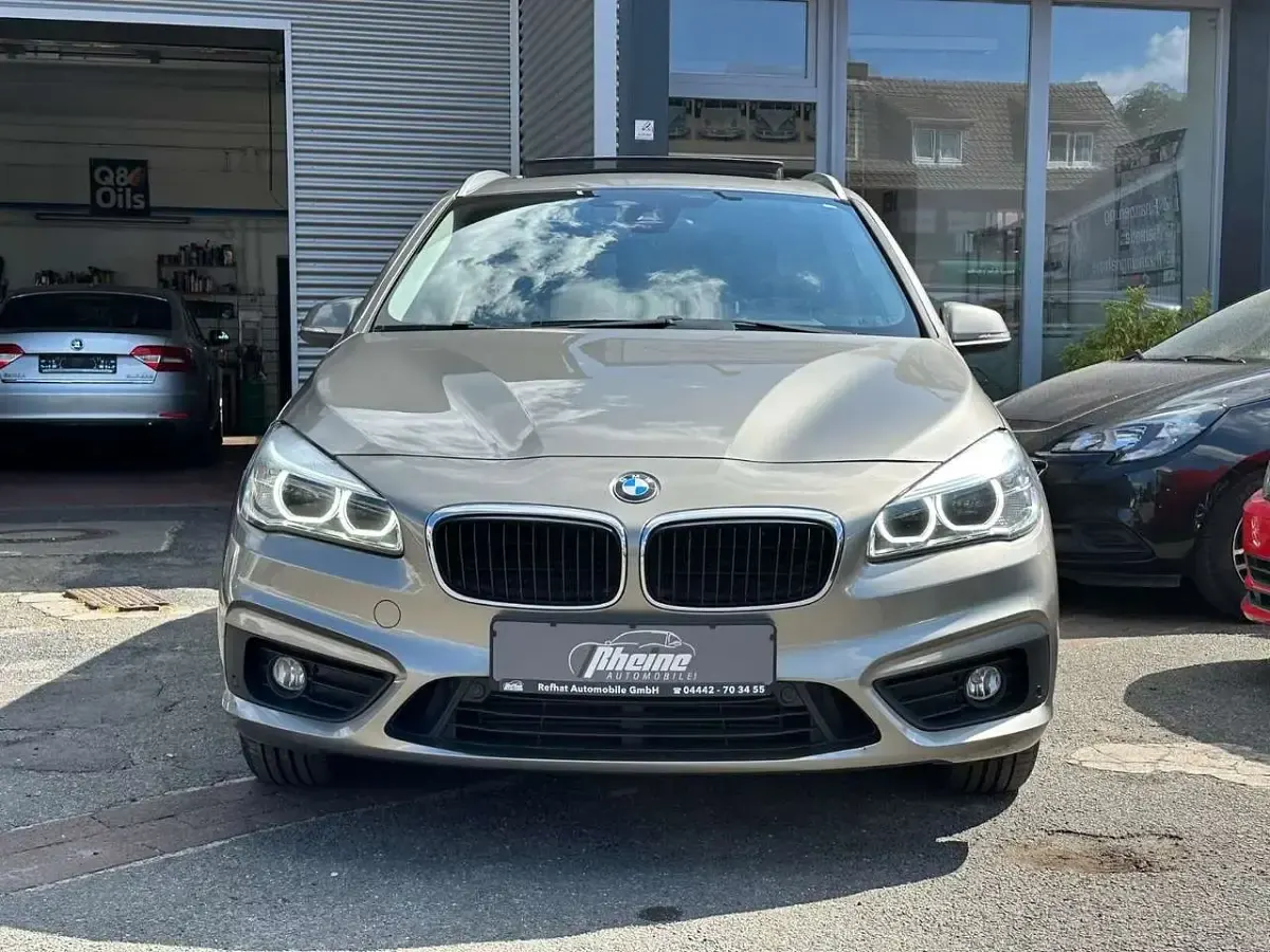 Gebraucht BMW 220 Advantage 190 PS (139 kW) 2015 Platinsilber Van / Kleinbus