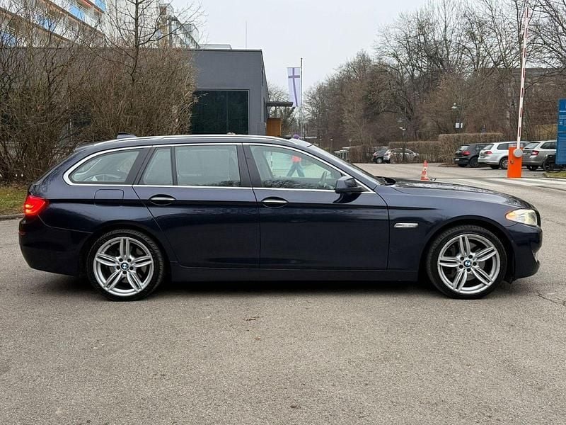 Gebraucht BMW 530 Performance 258 PS (189 kW) 2013 Blau Kombi