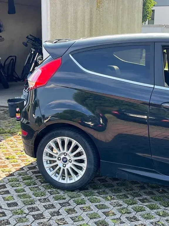 Gebraucht Ford Fiesta Titanium 101 PS (74 kW) 2013 Schwarz Kleinwagen