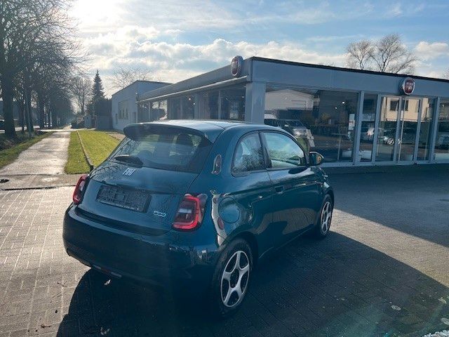 Gebraucht Fiat 500e Action 69 kW (95 PS) 2022 Grün Kleinwagen