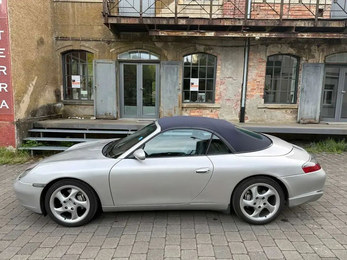 Gebraucht Porsche 911 Carrera 4 Cabriolet 300 PS (220 kW) 2000 Silber Cabrio