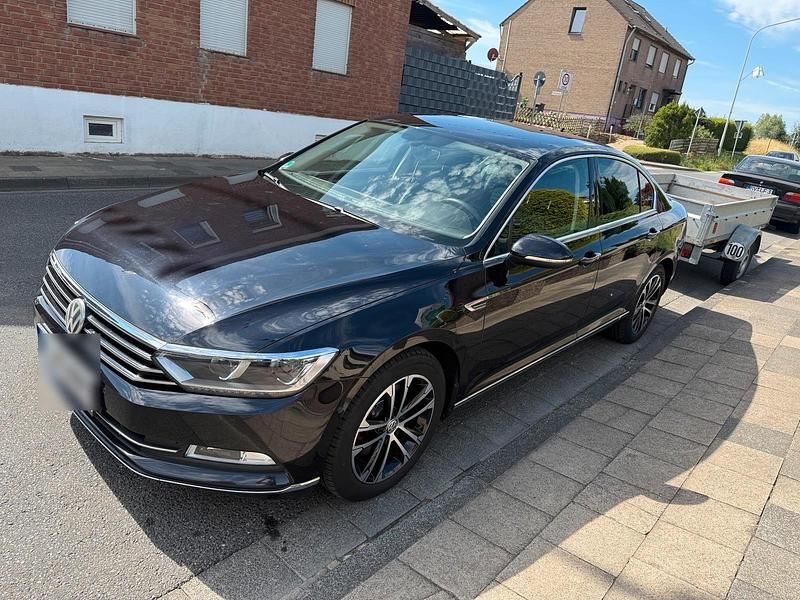 Braun Gebraucht 2014 VW Passat Highline Limousine | 13.400 € - Bild 1/4
