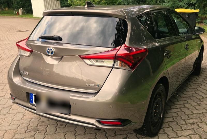 Gebraucht Toyota Auris Hybrid 99 PS (72 kW) 2017 Grau Limousine