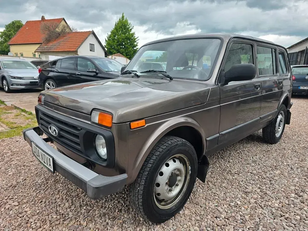 Gebraucht Lada Taiga 83 PS (61 kW) 2018 Braun SUV