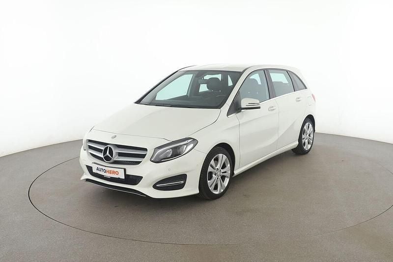 Weiß Gebraucht 2015 Mercedes B180 Urban Van / Kleinbus | 12.470 € (Fairer Preis) - Bild 1/3