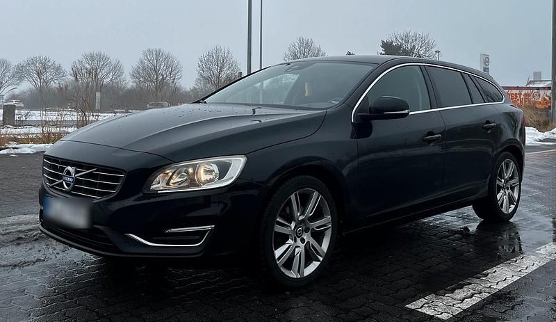 Gebraucht Volvo V60 190 PS (139 kW) 2015 Schwarz Kombi