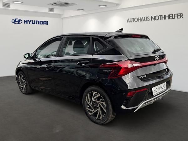 Neu Hyundai i20 Trend 101 PS (74 kW) 2025 Schwarz (phantom black / met) Limousine