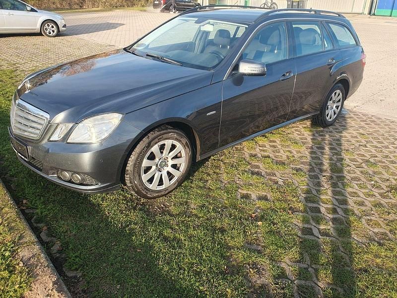 Grau Gebraucht 2010 Mercedes E220 Elegance Kombi | 5.000 € (Superpreis) - Bild 1/4