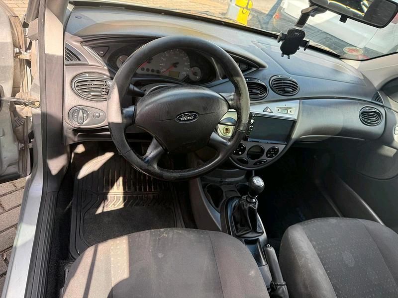 Gebraucht Ford Focus Trend 116 PS (85 kW) 2003 Silber Kleinwagen