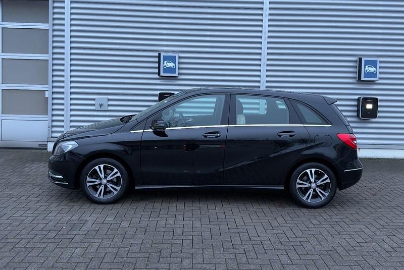 Gebraucht Mercedes B180 109 PS (80 kW) 2014 Schwarz Van / Kleinbus