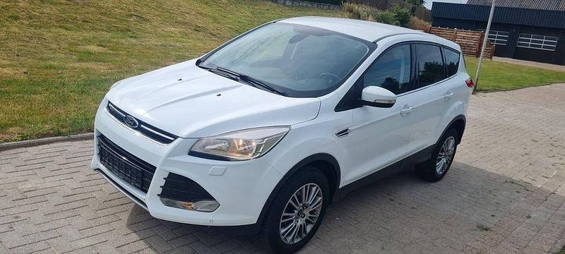 Weiß Gebraucht 2013 Ford Kuga Titanium SUV | 12.000 € (Fairer Preis) - Bild 1/4