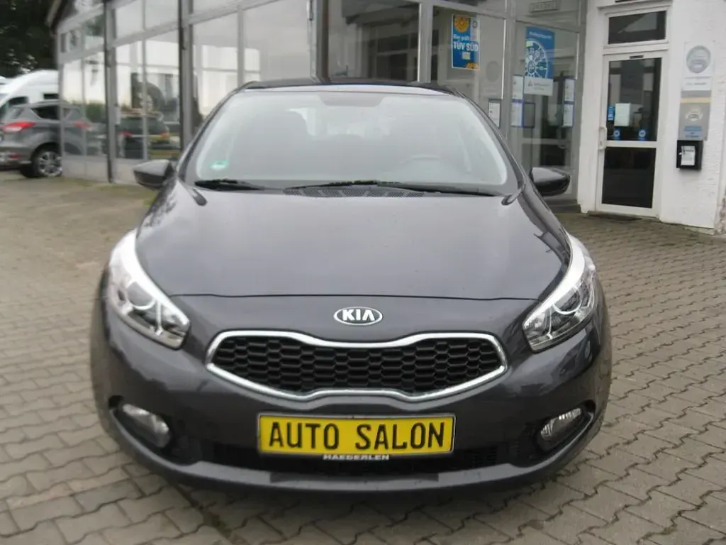 Gebraucht Kia Ceed Edition 7 99 PS (72 kW) 2015 Grau Kleinwagen