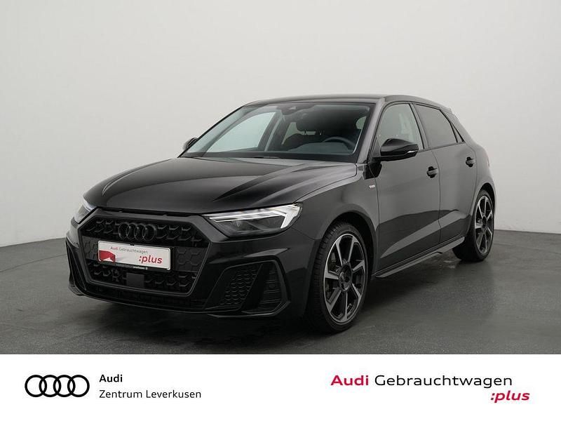 Mythosschwarz metallic Gebraucht 2025 Audi A1 Sportback S-Line Kleinwagen | 28.480 € (Fairer Preis) - Bild 1/4
