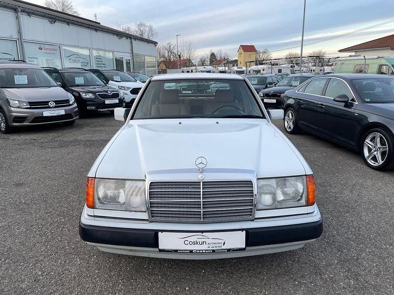 Gebraucht Mercedes 200 75 PS (55 kW) 1992 Weiß Limousine