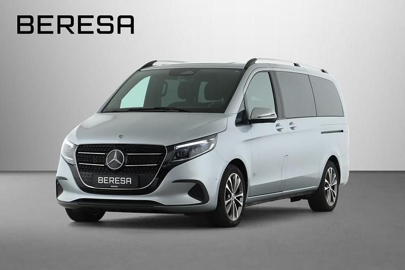 Hightechsilber Gebraucht 2024 Mercedes V300 Style Van / Kleinbus | 68.480 € (Superpreis) - Bild 1/4