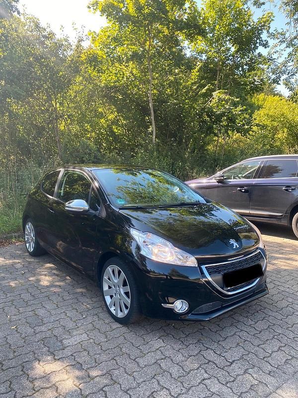 Schwarz Gebraucht 2014 Peugeot 208 Kleinwagen | 4.990 € (Fairer Preis) - Bild 1/4