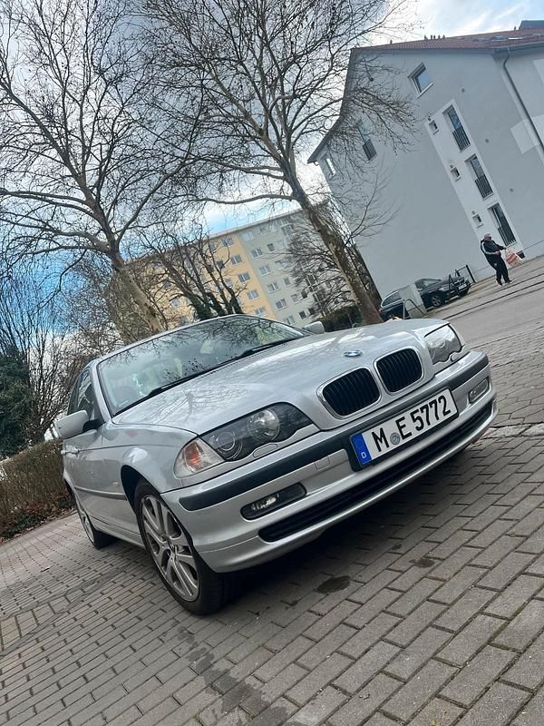 Silber Gebraucht 2001 BMW 325 Limousine | 3.800 € (Superpreis) - Bild 1/4
