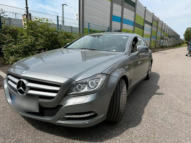 Grau Gebraucht 2013 Mercedes CLS350 Shooting Brake Kombi | 13.300 € (Guter Preis) - Bild 1/4