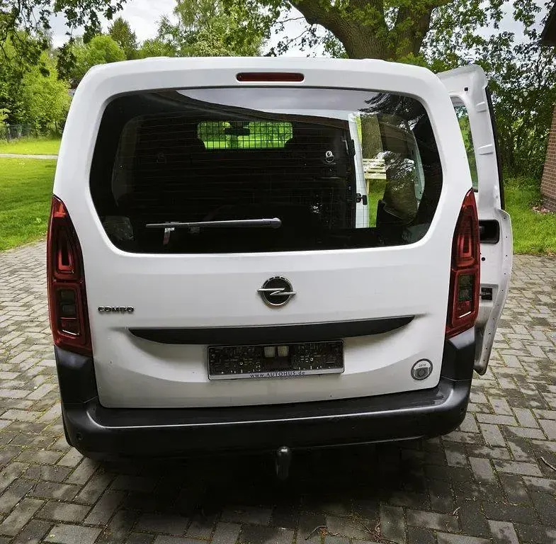 Gebraucht Opel Combo 102 PS (75 kW) 2019 Weiß Van / Kleinbus