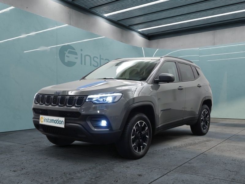 Grau Gebraucht 2021 Jeep Compass Trailhawk SUV | 24.100 € (Fairer Preis) - Bild 1/4